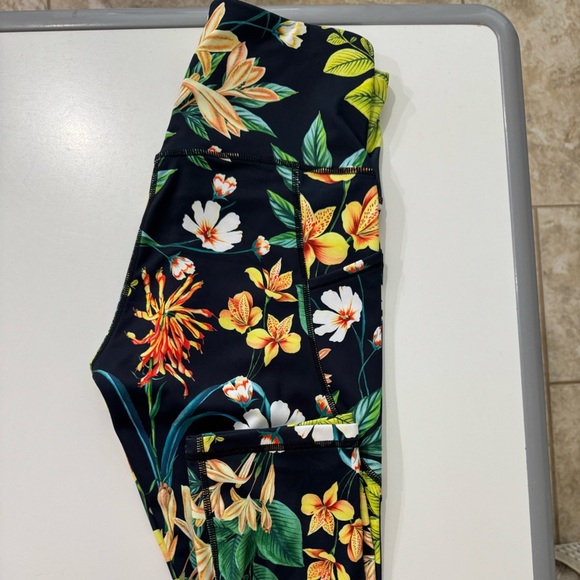 Floral High-Waisted Leggings - Picture 1 of 4